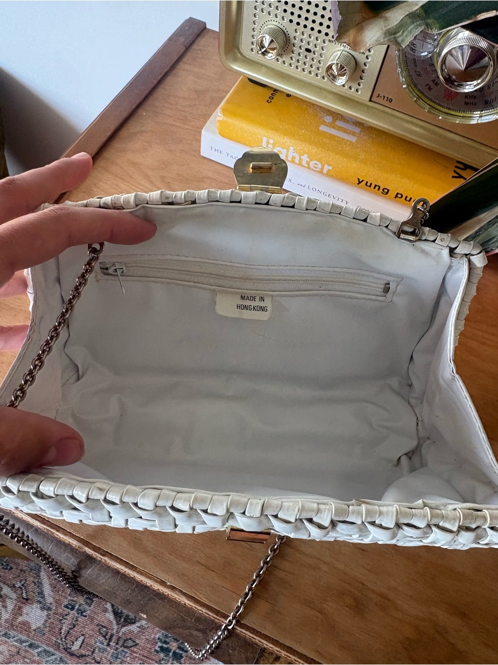 Vintage White Woven Chain Shoulder Bag | Made in Hong Kong | Retro crossbody - Picture 6 of 9